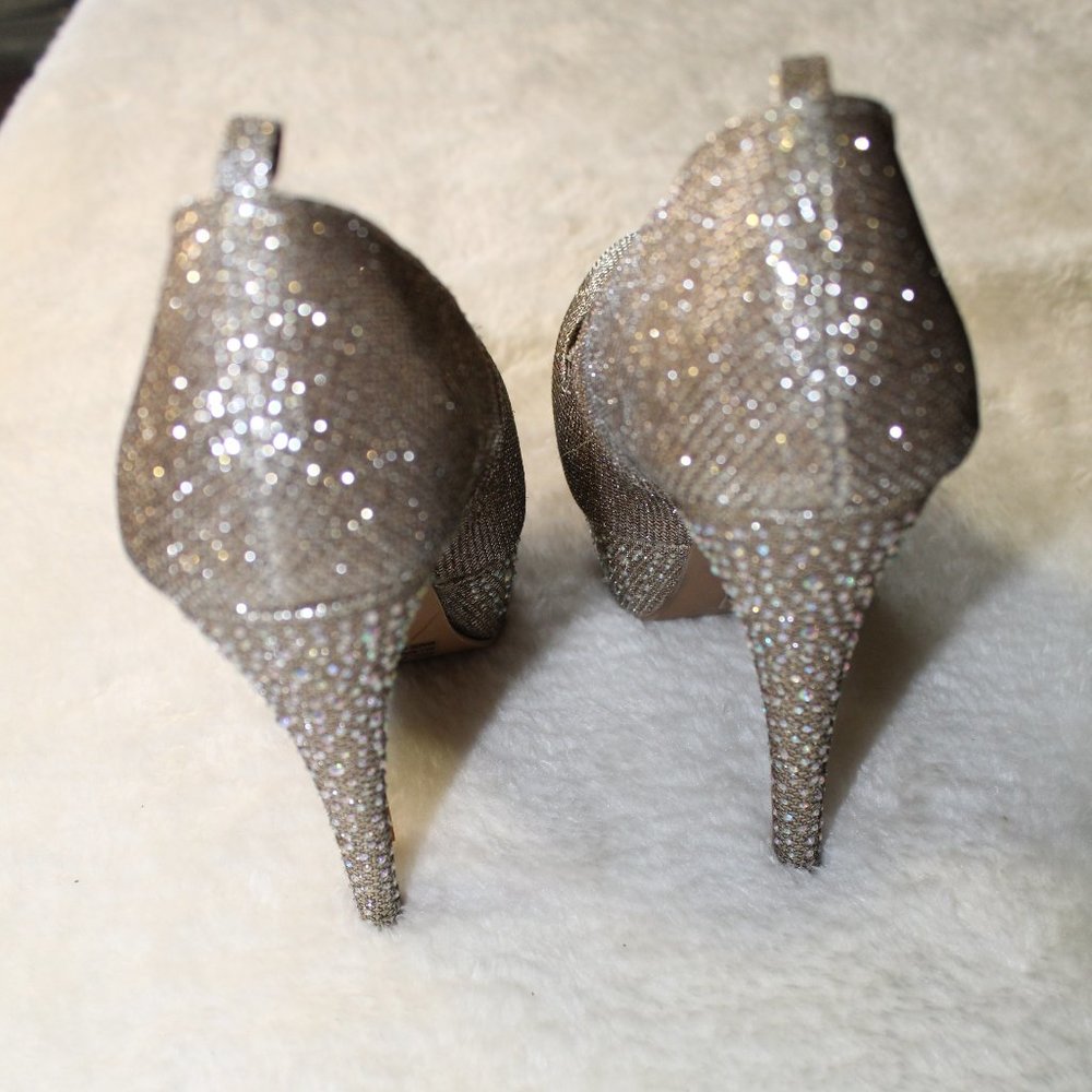 Gold Heels - Picture 4 of 4